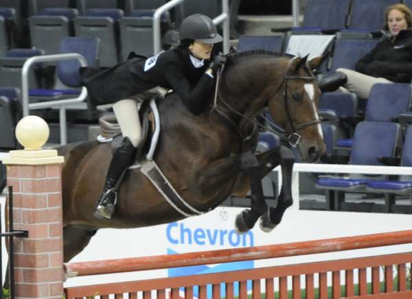 WIHS-10-21-09-DSC_1291-Gianni-MaggieJayne-Sponsors-Chevron-DDeRosaPhoto.jpg