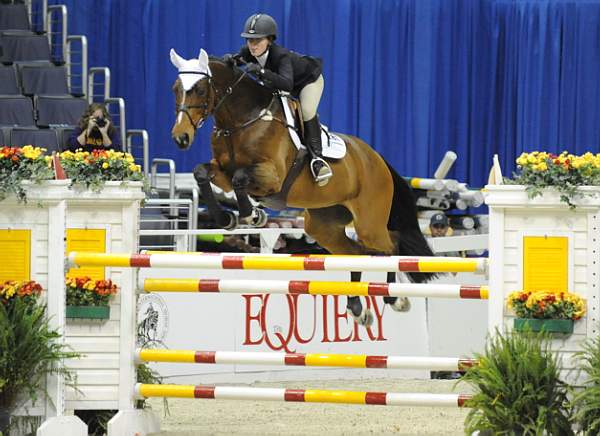 WIHS-10-23-09-DER_6229-JrJpr-Naomi-AlexandraThornton-Sponsors-Equiery-DDeRosaPhoto.jpg