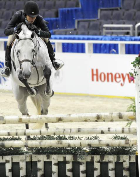 WIHS-10-20-09-DSC_9418-Bolero-SandyFerrell-Sponsors-Honeywell-DDeRosaPhoto.jpg