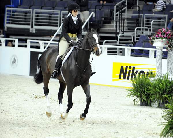 WIHS-10-20-09-DSC_1056-Escapade-LindsayKramer-Sponsors-Nikon-DDeRosaPhoto.jpg