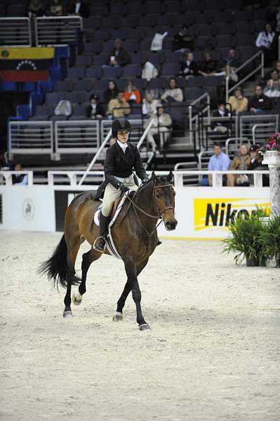 WIHS-10-20-09-DSC_0790-FrontRow-TaylorSchmidt-DDeRosaPhoto.jpg