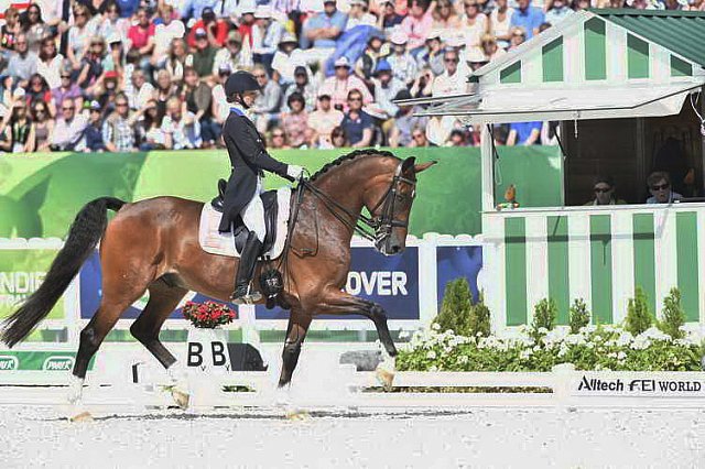 WEG1-Dressage-Freestyle-0006203-LauraGraves-Verdades-USA-DDeRosaPhoto