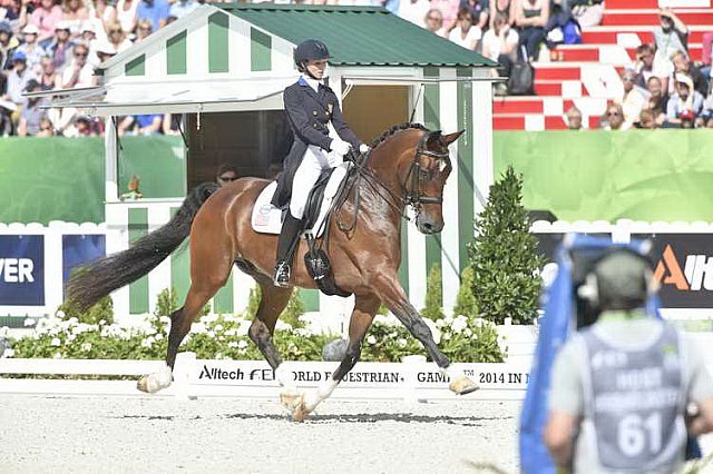 WEG1-Dressage-Freestyle-0006274-LauraGraves-Verdades-USA-DDeRosaPhoto