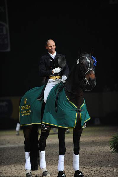 WorldCup-4-18-09-DressageAwardsFinal-626-SteffenPeters-Ravel-DDeRosaPhoto