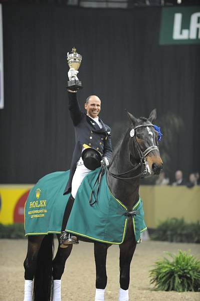 WorldCup-4-18-09-DressageAwardsFinal-671-SteffenPeters-Ravel-DDeRosaPhoto