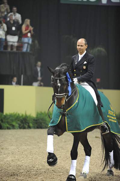 WorldCup-4-18-09-DressageAwardsFinal-691-SteffenPeters-Ravel-DDeRosaPhoto