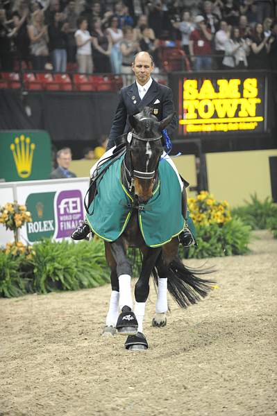 WorldCup-4-18-09-DressageAwardsFinal-719-SteffenPeters-Ravel-DDeRosaPhoto