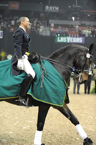 WorldCup-4-18-09-DressageAwardsFinal-724-SteffenPeters-Ravel-DDeRosaPhoto