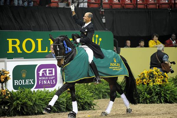 WorldCup-4-18-09-DressageAwardsFinal-758-SteffenPeters-Ravel-DDeRosaPhoto